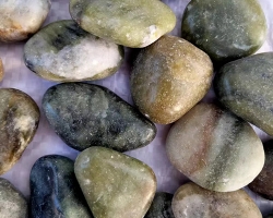 深绿卵石