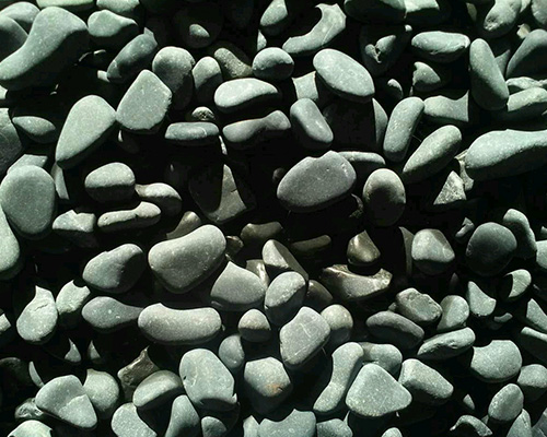 黑鹅卵石